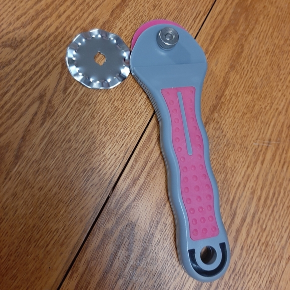 Fabric Cutter - Picture 2 of 2